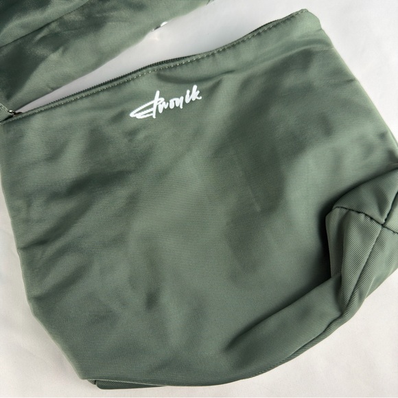 ETRONIK Gym Bag for Women, 45L Carry On Travel Duffel Bag with Shoes Compartment - Picture 10 of 11